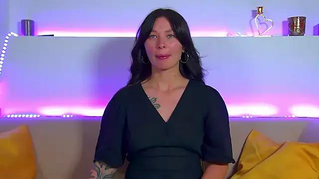AlexandraBloom from StripChat is Freechat