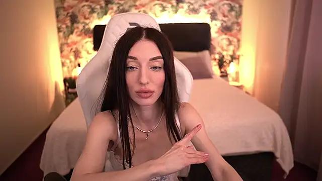 Freechat girls entertainers: Energize your senses with our matured streamers, who make messaging sweet and slutty at the same time.