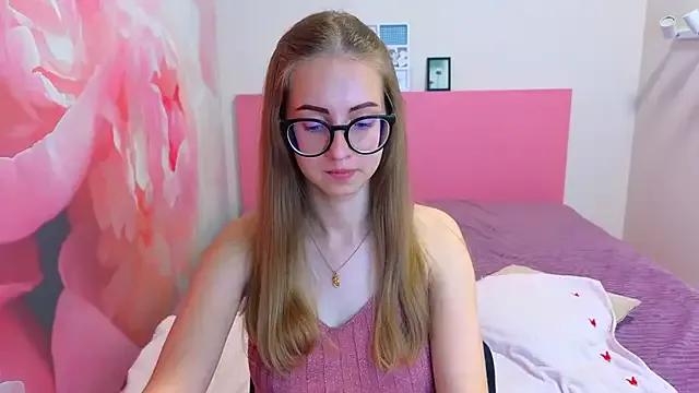 Freechat girls entertainers: Energize your senses with our matured streamers, who make messaging sweet and slutty at the same time.