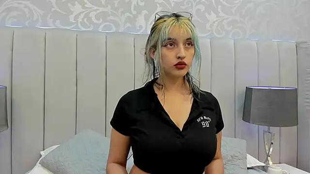 Bella_Bleu from StripChat