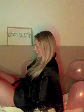 Photos of Bellablows from StripChat is Freechat
