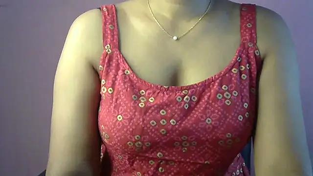 Freechat girls entertainers: Energize your senses with our matured streamers, who make messaging sweet and slutty at the same time.