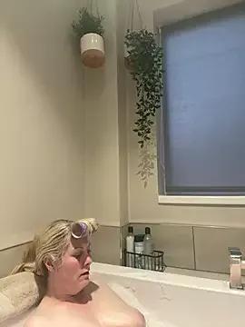 Blonde-BrookeX from StripChat is Freechat
