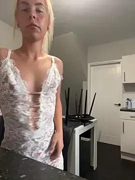 Photos of Blondebabee_x from StripChat is Freechat