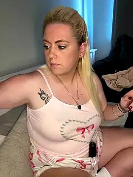 Photos of Blondiee3088 from StripChat is Freechat