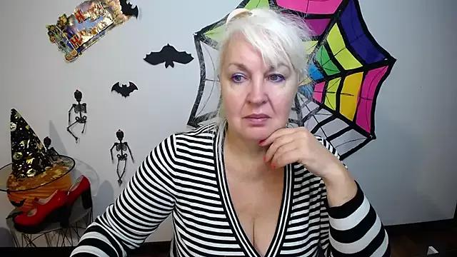 Photos of BlondyLeeBest from StripChat is Freechat