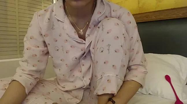 bunny_yummy08 from StripChat