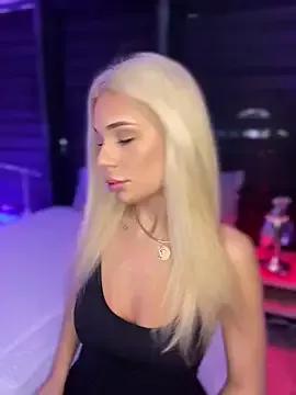 Freechat girls entertainers: Energize your senses with our matured streamers, who make messaging sweet and slutty at the same time.