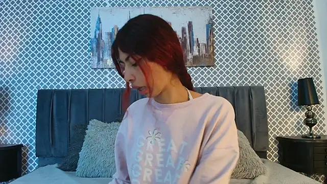 Freechat girls entertainers: Energize your senses with our matured streamers, who make messaging sweet and slutty at the same time.