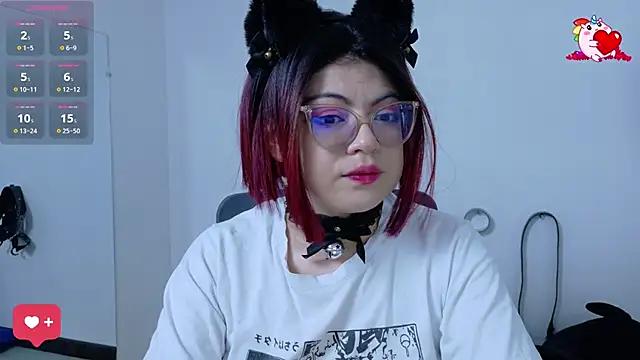Freechat girls entertainers: Energize your senses with our matured streamers, who make messaging sweet and slutty at the same time.