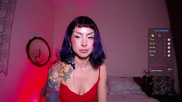 Freechat girls entertainers: Energize your senses with our matured streamers, who make messaging sweet and slutty at the same time.