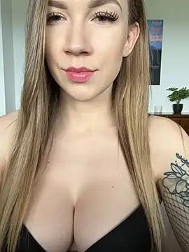 Cute-Alice from StripChat is Freechat