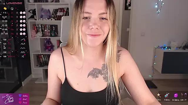 Emma_Bryan from StripChat