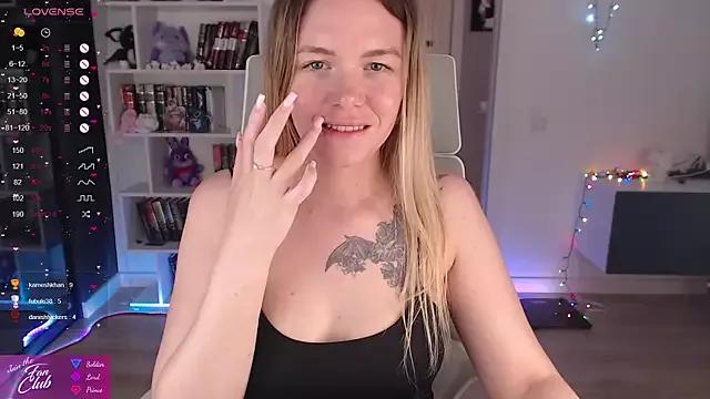 Emma_Bryan from StripChat