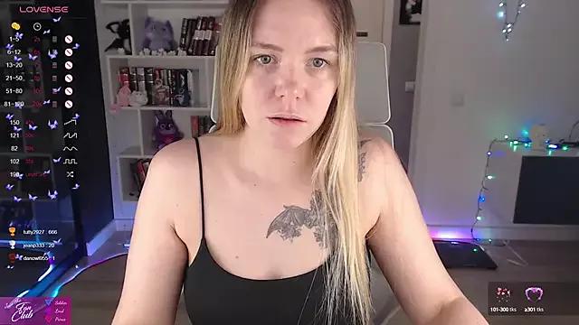 Emma_Bryan from StripChat