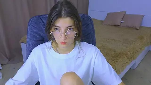 EmmaCherry7 from StripChat