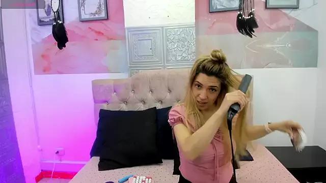 EvaaLovia1 from StripChat