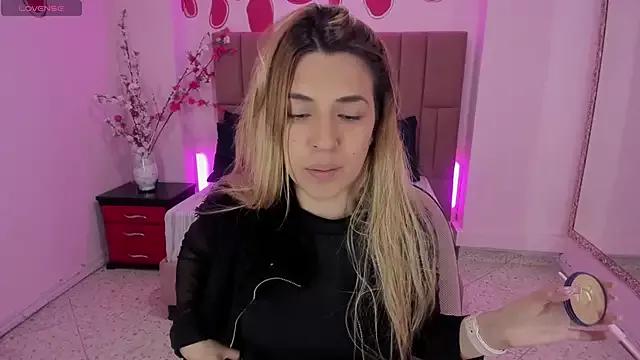 EvaaLovia1 from StripChat