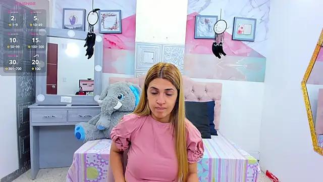 EvaaLovia1 from StripChat