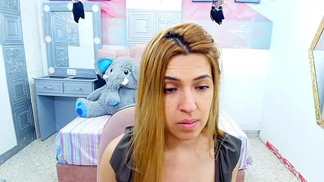 EvaaLovia1 from StripChat