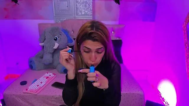 EvaaLovia1 from StripChat
