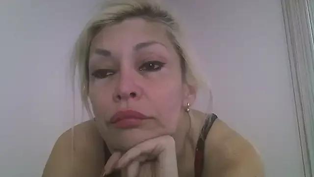 EvaaMina from StripChat