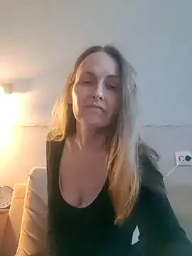 Evelina_cute from StripChat