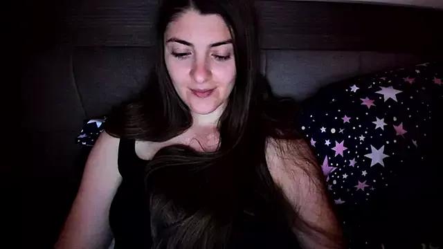 Freechat girls entertainers: Energize your senses with our matured streamers, who make messaging sweet and slutty at the same time.