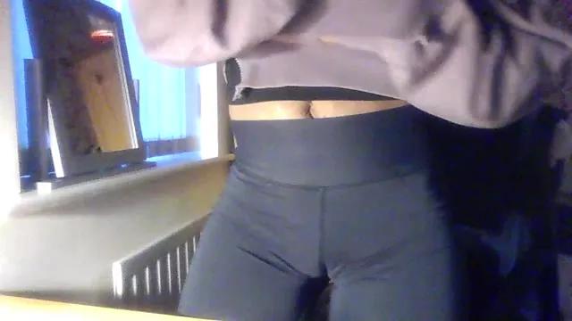 Genevieve2022 from StripChat
