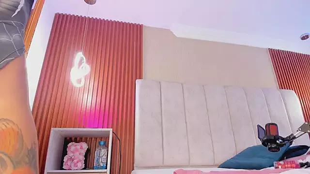 Photos of HannaRed_ from StripChat is Freechat