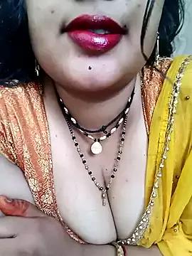 Freechat girls entertainers: Energize your senses with our matured streamers, who make messaging sweet and slutty at the same time.