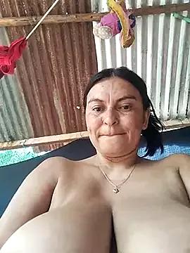 Freechat girls entertainers: Energize your senses with our matured streamers, who make messaging sweet and slutty at the same time.