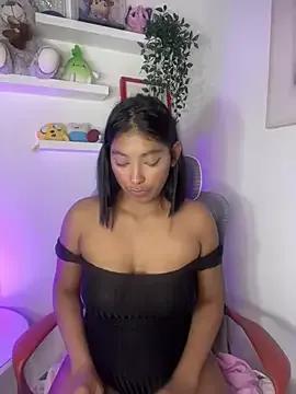 Freechat girls entertainers: Energize your senses with our matured streamers, who make messaging sweet and slutty at the same time.