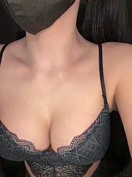 Freechat girls entertainers: Energize your senses with our matured streamers, who make messaging sweet and slutty at the same time.