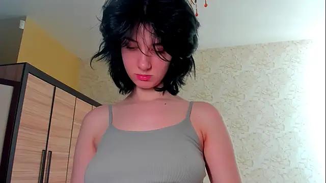 Freechat girls entertainers: Energize your senses with our matured streamers, who make messaging sweet and slutty at the same time.