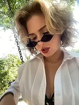 Photos of KellyKeler from StripChat is Freechat