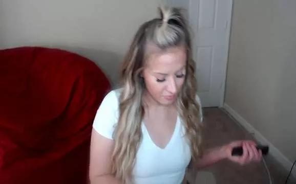 KillerKylie from StripChat