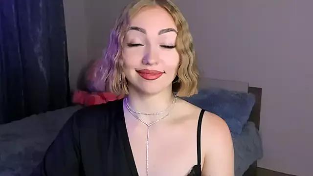Freechat girls entertainers: Energize your senses with our matured streamers, who make messaging sweet and slutty at the same time.