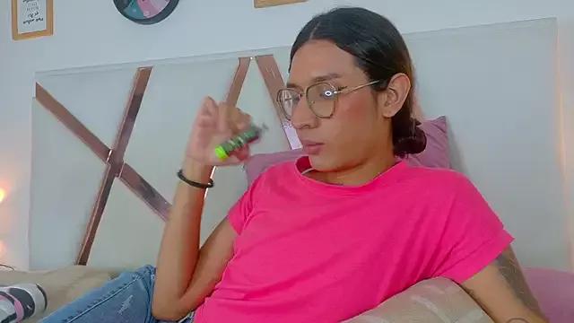 LauraaGomezz__ from StripChat is Freechat