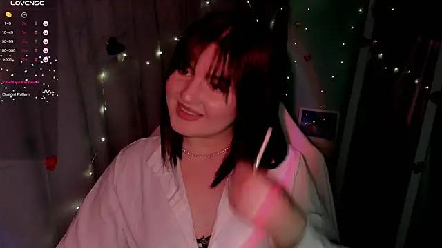 Freechat girls entertainers: Energize your senses with our matured streamers, who make messaging sweet and slutty at the same time.