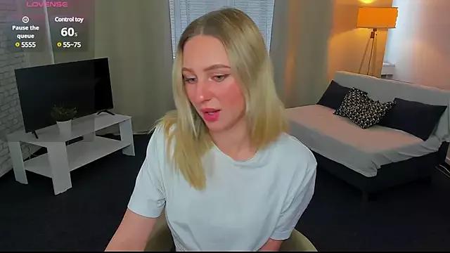Freechat girls entertainers: Energize your senses with our matured streamers, who make messaging sweet and slutty at the same time.