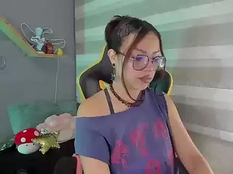 Liittleluaa_ from StripChat