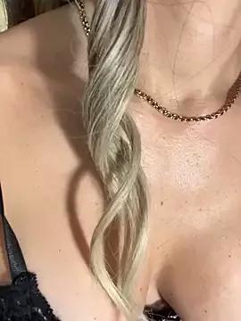 Photos of lisshorn from StripChat is Freechat