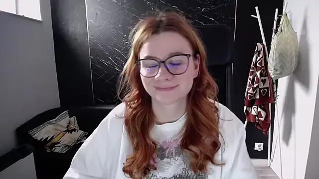 littleviki7 from StripChat