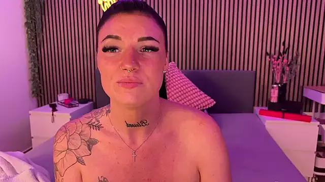 Photos of LizaRoxx from StripChat is Freechat