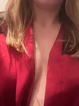 Freechat girls entertainers: Energize your senses with our matured streamers, who make messaging sweet and slutty at the same time.