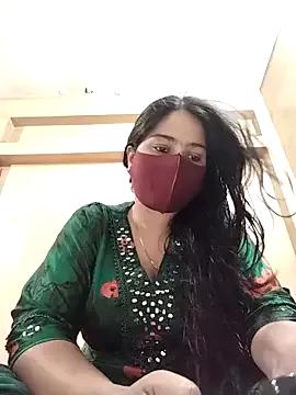 Freechat girls entertainers: Energize your senses with our matured streamers, who make messaging sweet and slutty at the same time.