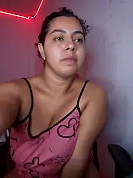 Freechat girls entertainers: Energize your senses with our matured streamers, who make messaging sweet and slutty at the same time.