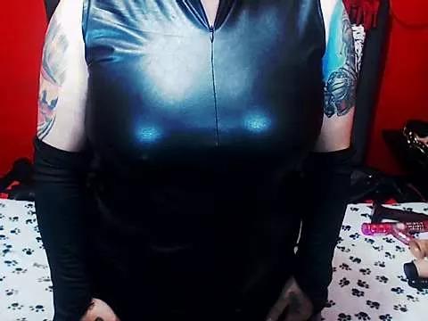 Freechat girls entertainers: Energize your senses with our matured streamers, who make messaging sweet and slutty at the same time.