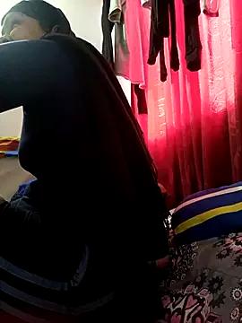 Freechat girls entertainers: Energize your senses with our matured streamers, who make messaging sweet and slutty at the same time.